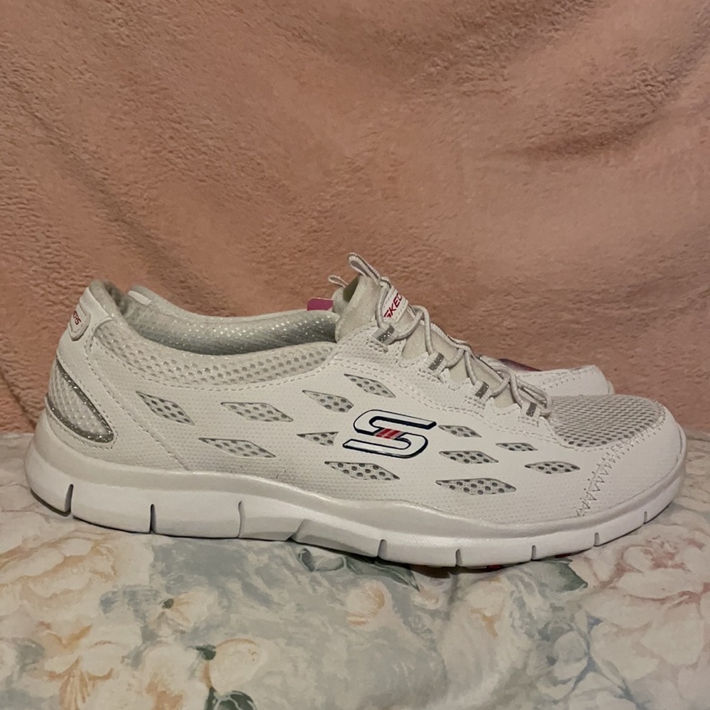 Skechers Air-Cooled Memory Foam - size 10